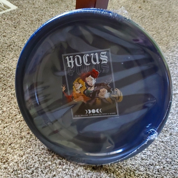 Disney Kitchen New Hocus Pocus 2 Plastic Plates Poshmark